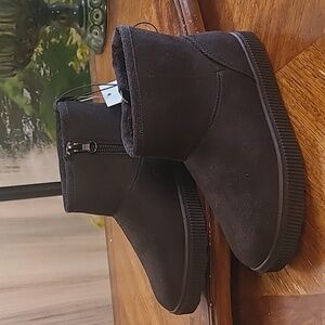 New with tags! Cat & Jack Girls 13 Zipper Suede Shearling Style Boots Black